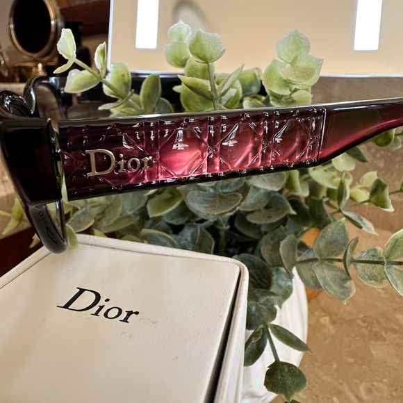 Preloved Chiratian Dior reading eyeglasses in burgundy oblong - Picture 2 of 7